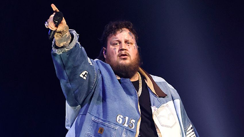  Jelly Roll Claims Marijuana Has ‘Kept’ Him Sober & Has Helped With Anxiety