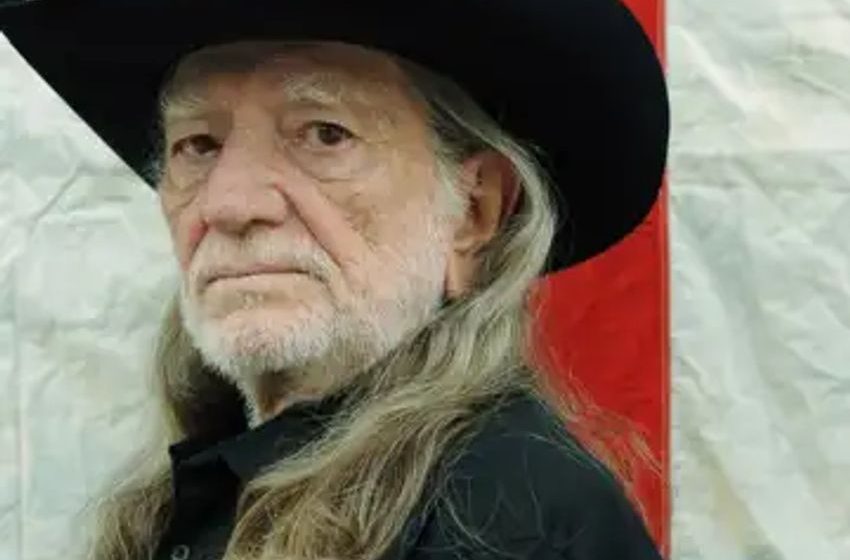  Willie Nelson Preps ‘Cannabis Cookbook’