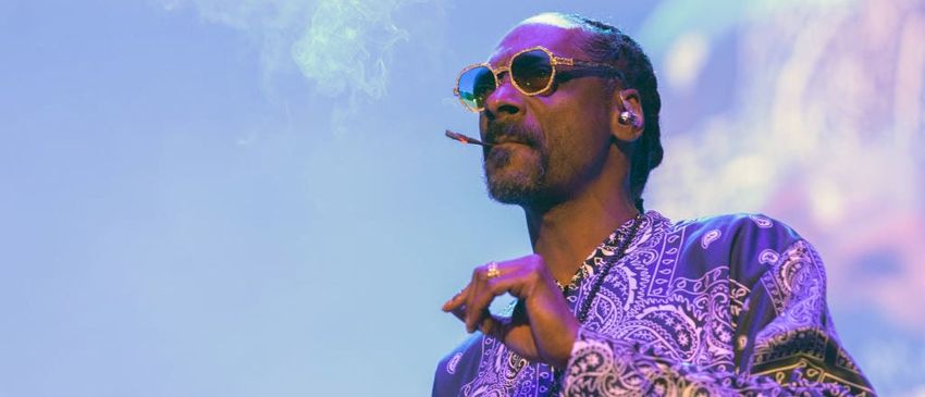  Snoop Dogg Is Auctioning Off Smoked Blunt, And Fans Are Willing To Pay Big Bucks