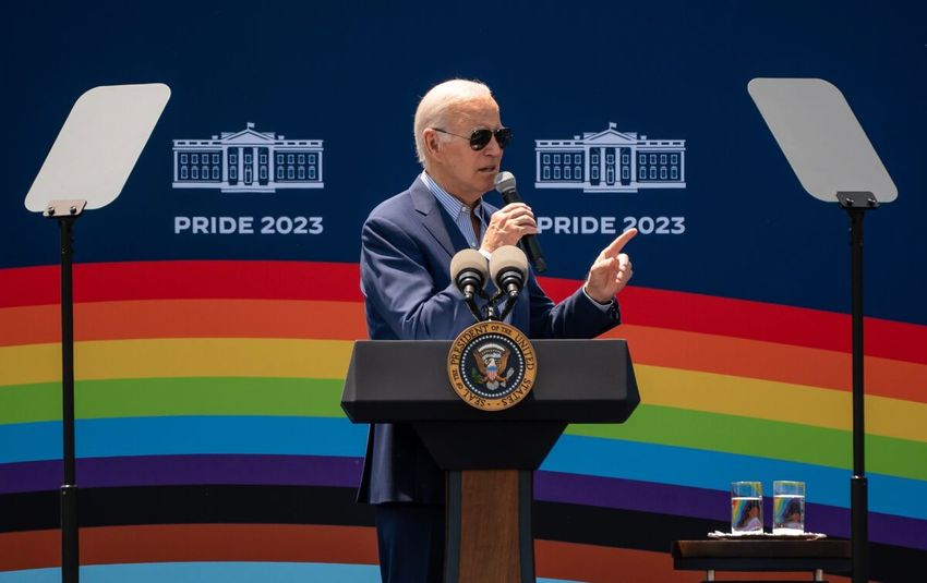  Biden to Pardon US Service Members Convicted Because They Were Gay (Gregory Korte/Bloomberg)