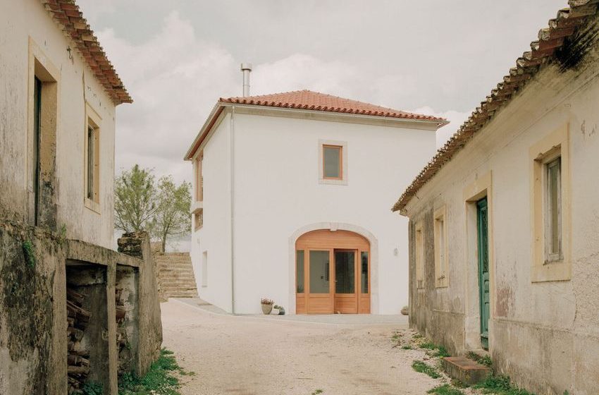  Chumbaria Village – Hemp Brick House / Arquitectura Viva