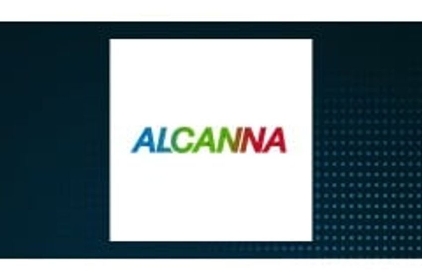  Alcanna (TSE:CLIQ) Shares Down 1.2%