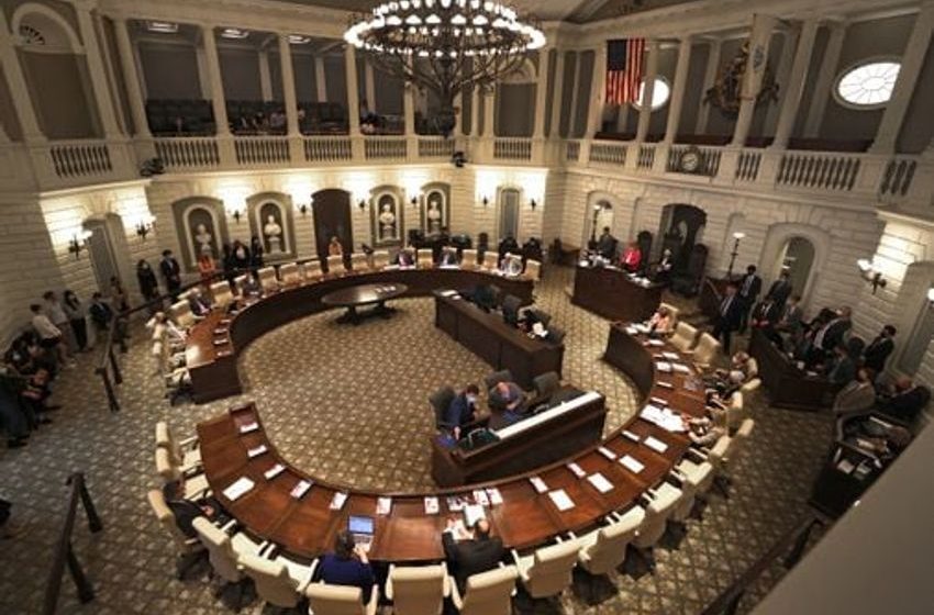  Mass. Senate tacks measure to try 18-year-olds as juveniles, not adults, onto economic development bill