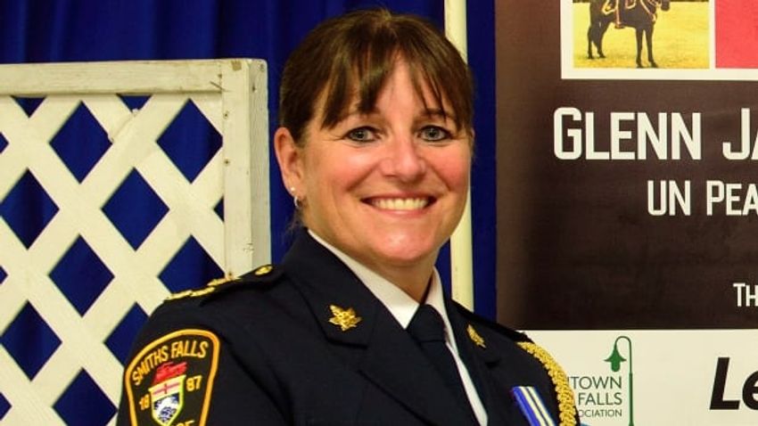  Smiths Falls swears in 1st female police chief