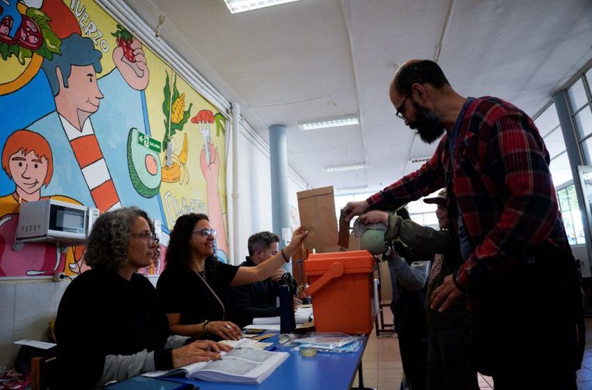  Uruguay votes in election with two moderate candidates, living up to its reputation for political stability