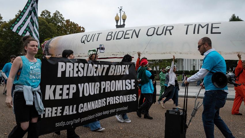  Dems Call on Biden to Limit Weed Prosecutions Before Trump Takes Over