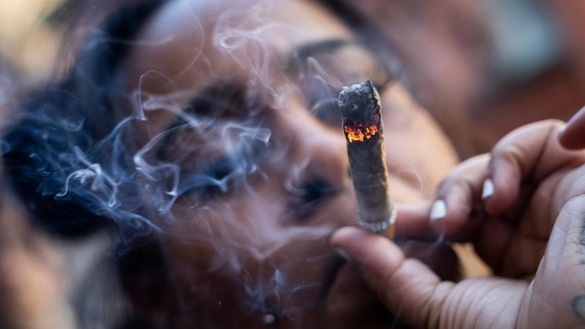  Most US teens are abstaining from drinking, smoking and marijuana, survey says