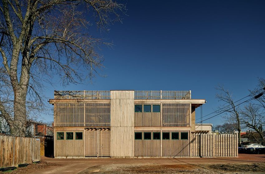  Brown House / BLDUS