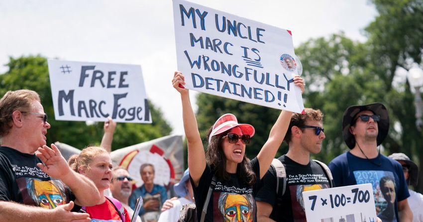  Marc Fogel, American teacher held in Russia for 3 1/2 years, is released